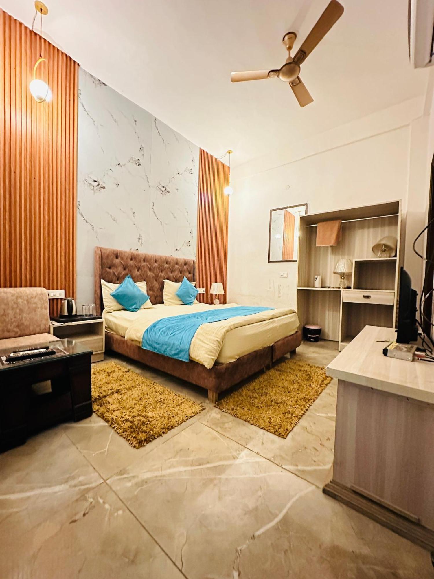 Shivjot Hotel Kharar Екстер'єр фото