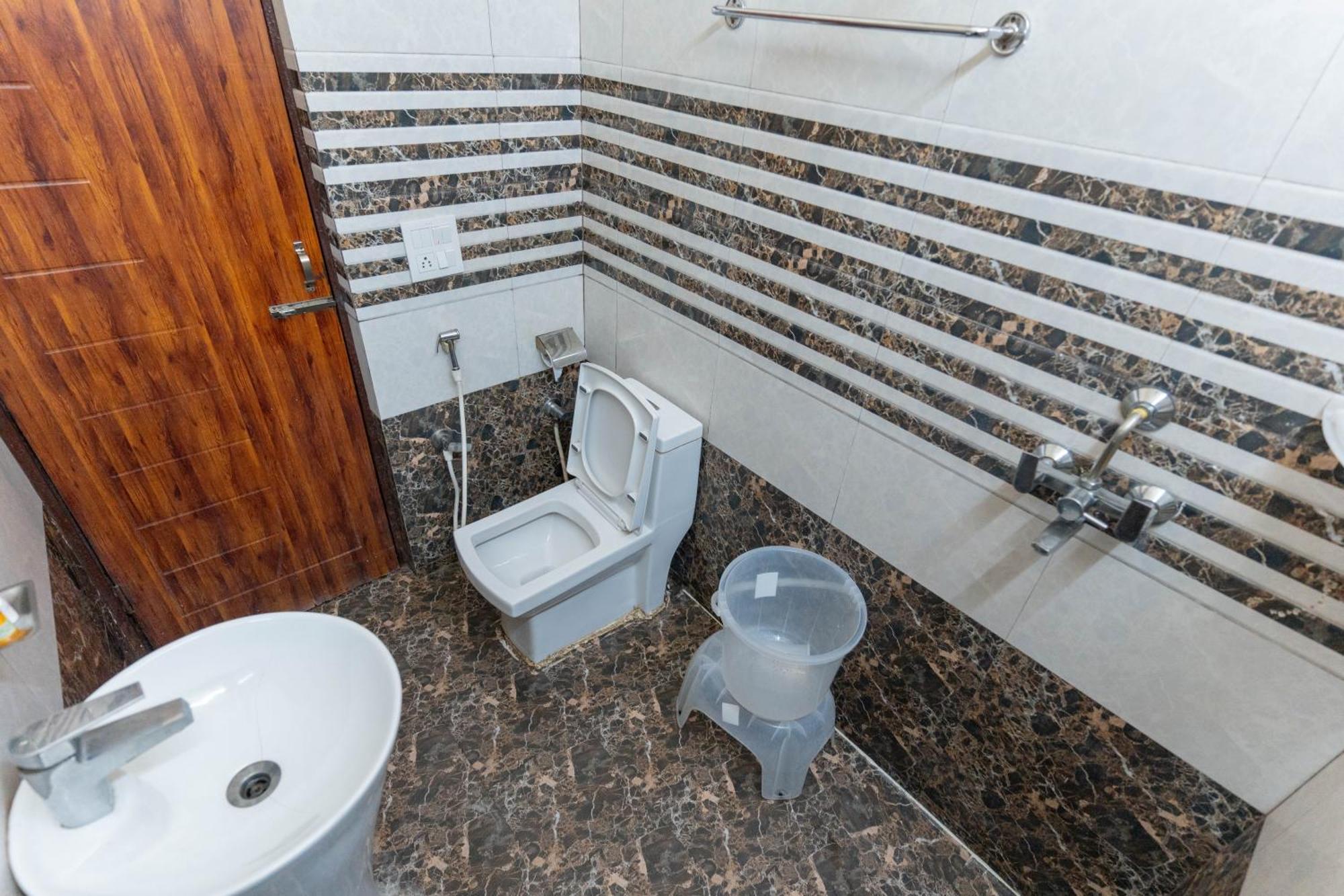 Shivjot Hotel Kharar Екстер'єр фото